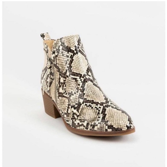 BOGO Snakeskin boots MIA Auden SOLD OUT NWT - Picture 1 of 8